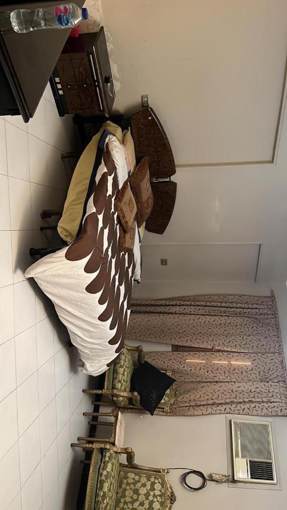 شقه فاخره ذات موقع و مساحه كبيره مميز في مدينه نصر Apartment *